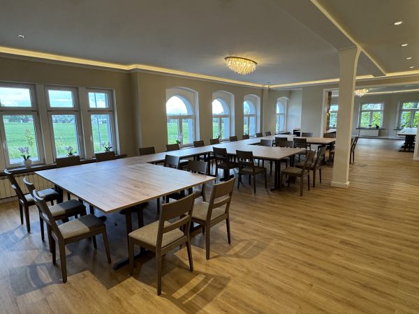369 Festsaal mit Alpenlounge